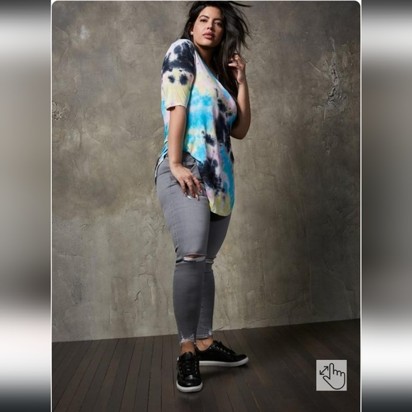 TORRID Tie Dye V Neck Tunic Tee short Sleeves T-Shirt size 1 - Picture 1 of 14